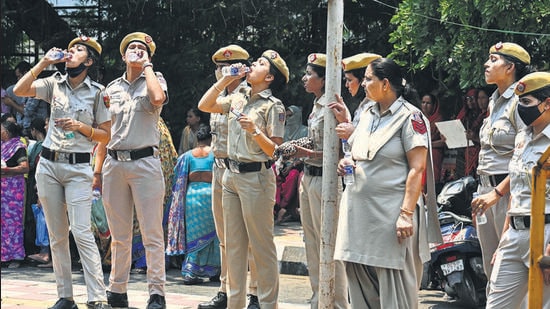 The maximum surpassed the the 43-degree mark at some weather stations in Delhi. (Raj K Raj/HT)