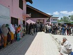Kashmir, India - May. 13, 2024: Voters queue up to cast their votes at a polling station during the fourth phase of voting in Lok Sabha elections in the outskirts of srinagar,on 13 May 2024.(Photo By Waseem Andrabi /Hindustan Times)--
