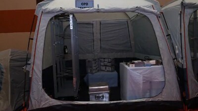 Weighing about 720kg, the portable hospital was dropped from 1,500 feet using specially designed parachutes. (X)