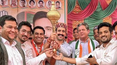 Congress Mandi Lok Sabha candidate Vikramaditya Singh during his election rally in Kullu. (PTI) Congress Mandi Lok Sabha candidate Vikramaditya Singh during his election rally in Kullu. (PTI)