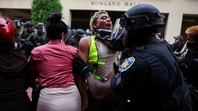 Law enforcement officers deployed to the University of California, Irvine (UC Irvine) detain demonstrators, after protesters against the war in Gaza surrounded the physical sciences lecture hall, as the conflict between Israel and the Palestinian Islamist group Hamas continues, in Irvine, California, U.S. May 15, 2024. REUTERS/Mike Blake (REUTERS)