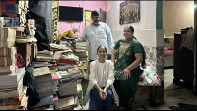 Manish Kapoor with Rashmi, and daughter Nandini, a school student. (HT Photo) Manish Kapoor with Rashmi, and daughter Nandini, a school student. (HT Photo)