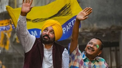 Delhi chief minister and AAP convenor Arvind Kejriwal with Punjab chief minister Bhagwant Mann during a roadshow for Lok Sabha elections at Moti Nagar in New Delhi on May 12, (PTI) Delhi chief minister and AAP convenor Arvind Kejriwal with Punjab chief minister Bhagwant Mann during a roadshow for Lok Sabha elections at Moti Nagar in New Delhi on May 12, (PTI)