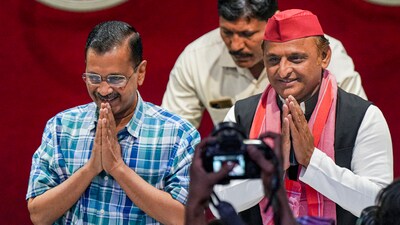 Delhi Chief Minister and AAP convenor Arvind Kejriwal and Samajwadi Party chief Akhilesh Yadav at their joint press conference, in Lucknow. (PTI) Delhi Chief Minister and AAP convenor Arvind Kejriwal and Samajwadi Party chief Akhilesh Yadav at their joint press conference, in Lucknow. (PTI)