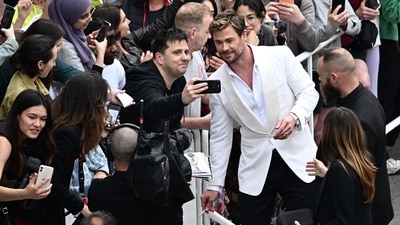 Australian actor Chris Hemsworth poses for a selfie with fans as he arrives for the screening of his film Furiosa: A Mad Max Saga at the 77th edition of the Cannes Film Festival in Cannes, southern France, on May 15, 2024. (AFP) Australian actor Chris Hemsworth poses for a selfie with fans as he arrives for the screening of his film Furiosa: A Mad Max Saga at the 77th edition of the Cannes Film Festival in Cannes, southern France, on May 15, 2024. (AFP)