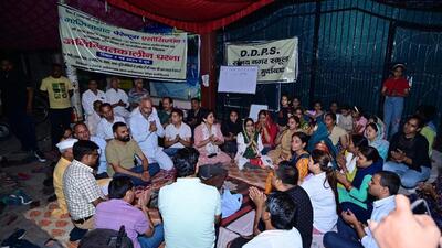 The school officials have agreed that about 75 children, whose parents were not willing to shift to new branch, would continue classes in Sector 23 branch. (HT Photo)