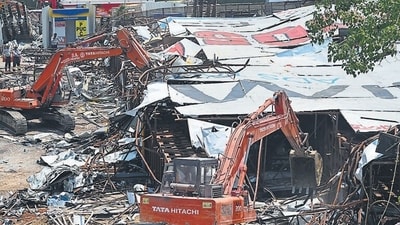 Two days after the tragedy, as stench filled the air, the death toll is expected to rise. (Raju Shinde/HT Photo) Two days after the tragedy, as stench filled the air, the death toll is expected to rise. (Raju Shinde/HT Photo)