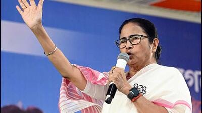 West Bengal chief minister Mamata Banerjee addressing an election rally. (ANI) West Bengal chief minister Mamata Banerjee addressing an election rally. (ANI)