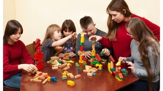 How to improve social skills in children with autism spectrum disorder (Image by Freepik)