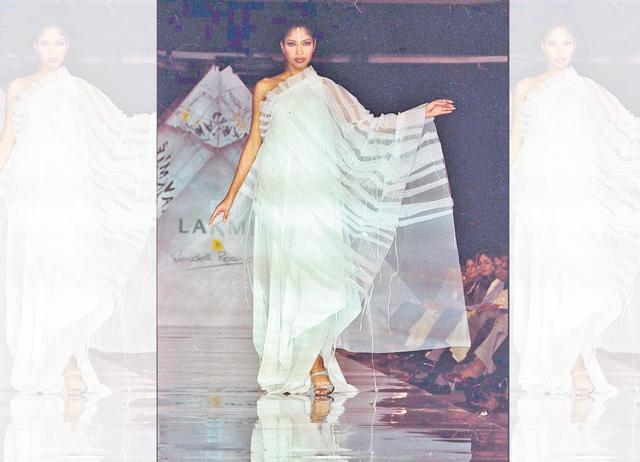 The closing show featured- models walking through a tunnel of mirrors. (HT ARCHIVE)