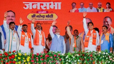 PM Narendra Modi with Uttar Pradesh Deputy Chief Minister Brajesh Pathak and others during a public meeting, in Hamirpur, Himachal Pradesh. (PTI) PM Narendra Modi with Uttar Pradesh Deputy Chief Minister Brajesh Pathak and others during a public meeting, in Hamirpur, Himachal Pradesh. (PTI)