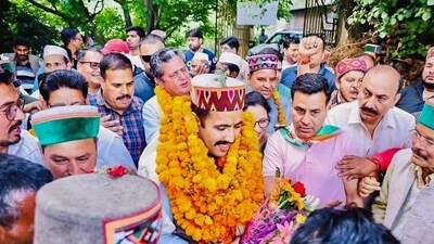 Supporters greet Congress candidate from Mandi seat Vikramaditya Singh during his campaign, in Kullu, Himachal Pradesh. (ANI) Supporters greet Congress candidate from Mandi seat Vikramaditya Singh during his campaign, in Kullu, Himachal Pradesh. (ANI)