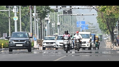 A mirage appears on the Sector 16-17 dividing road amid searing heat on Friday. (Keshav Singh/HT) A mirage appears on the Sector 16-17 dividing road amid searing heat on Friday. (Keshav Singh/HT)