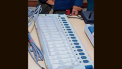 Aam Aadmi Party (AAP)’s senior state vice-president Anurag Dhanda on Friday levelled serious allegations against the Kaithal administration on conducting polling through ballot paper for divyang and voters above 85 years of age. (HT File/ Representational image)