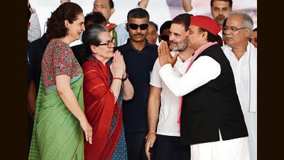 Congress leaders Priyanka Gandhi Vadra, Sonia Gandhi and Rahul Gandhi with Samajwadi Party chief Akhilesh Yadav in Rae Bareli on Friday. (Deepak Gupta/HT Photo) Congress leaders Priyanka Gandhi Vadra, Sonia Gandhi and Rahul Gandhi with Samajwadi Party chief Akhilesh Yadav in Rae Bareli on Friday. (Deepak Gupta/HT Photo)