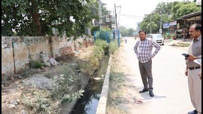 During the surprise inspection, the prominent road connecting Saini and Vaidpura was found to be littered with garbage. (HT Photo) During the surprise inspection, the prominent road connecting Saini and Vaidpura was found to be littered with garbage. (HT Photo)