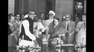 Prime Minister Indira Gandhi with Bangladesh premier Mujibur Rehman at the signing of the agreement on May 16, 1974. (HT Archive) Prime Minister Indira Gandhi with Bangladesh premier Mujibur Rehman at the signing of the agreement on May 16, 1974. (HT Archive)