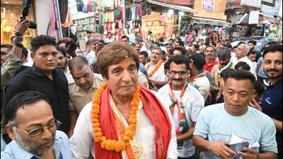 Raj Babbar during a campaign at Sohna Chowk in the run-up to the Lok Sabha elections. (Parveen Kumar/HT Photo) Raj Babbar during a campaign at Sohna Chowk in the run-up to the Lok Sabha elections. (Parveen Kumar/HT Photo)