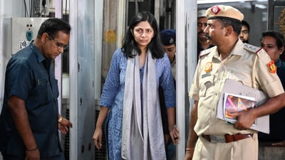 AAP MP Swati Maliwal leaves the residence of Delhi chief minister Arvind Kejriwal after investigation of alleged assault case in New Delhi (Sanchit Khanna / Hindustan Times) AAP MP Swati Maliwal leaves the residence of Delhi chief minister Arvind Kejriwal after investigation of alleged assault case in New Delhi (Sanchit Khanna / Hindustan Times)