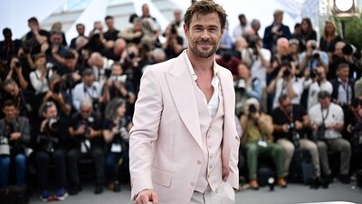 Australian actor Chris Hemsworth looked dapper in a three-piece pantsuit that included a crisp white shirt, a pastel pink vest and a full-sleeved blazer. He teamed the look perfectly with a pair of off-white trousers. With his gelled hair, groomed beard and charming smile, he is sure to make you swoon. (Photo by LOIC VENANCE / AFP) Australian actor Chris Hemsworth looked dapper in a three-piece pantsuit that included a crisp white shirt, a pastel pink vest and a full-sleeved blazer. He teamed the look perfectly with a pair of off-white trousers. With his gelled hair, groomed beard and charming smile, he is sure to make you swoon. (Photo by LOIC VENANCE / AFP)