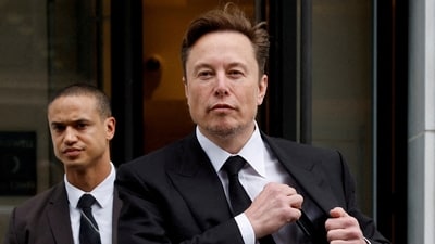 FILE PHOTO: Tesla CEO Elon Musk and his security detail leave the company’s local office in Washington, U.S. January 27, 2023.  REUTERS/Jonathan Ernst/File Photo (REUTERS)