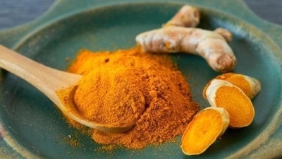 Free radicals are unstable atoms that further lead to illness, ageing and insulin resistance. Curcumin helps in neutralising the free radicals. (Istock) Free radicals are unstable atoms that further lead to illness, ageing and insulin resistance. Curcumin helps in neutralising the free radicals. (Istock)