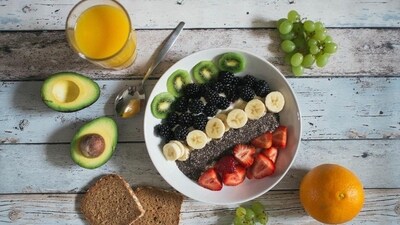 Maintain a Healthy Diet: Focus on a diet rich in fruits, vegetables, whole grains, and lean proteins while limiting salt, saturated fats, and processed foods to help lower blood pressure. (Unsplash) Maintain a Healthy Diet: Focus on a diet rich in fruits, vegetables, whole grains, and lean proteins while limiting salt, saturated fats, and processed foods to help lower blood pressure. (Unsplash)
