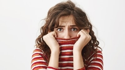Feeling chilly: A slow metabolism can reduce your body's heat production, making you more sensitive to cold temperatures. (Freepik) Feeling chilly: A slow metabolism can reduce your body's heat production, making you more sensitive to cold temperatures. (Freepik)