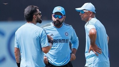Virat Kohli (L), Rohit Sharma (C) and Rahul Dravid having a chat (Getty) Virat Kohli (L), Rohit Sharma (C) and Rahul Dravid having a chat (Getty)