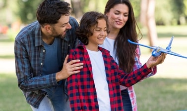 Positive parenting: Impact of feedback on child's mental health and well-being (Image by Freepik) Positive parenting: Impact of feedback on child's mental health and well-being (Image by Freepik)