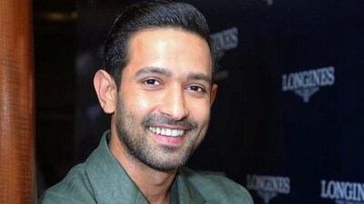 Vikrant Massey celebrated 25 weeks of 12th Fail in theatres Vikrant Massey celebrated 25 weeks of 12th Fail in theatres