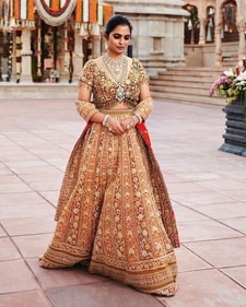 Isha Ambani in a beautiful traditional attire. (Instagram/@abujanisandeepkhosla) Isha Ambani in a beautiful traditional attire. (Instagram/@abujanisandeepkhosla)