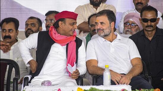 Samajwadi Party chief Akhilesh Yadav and Congress leader Rahul Gandhi at a public meeting in Amethi on Friday. (PTI PHOTO)
