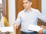 BMC commissioner Bhushan Gagrani feted Kumbhar (left) and his supervisor Balaram Jadhav. HT Photo BMC commissioner Bhushan Gagrani feted Kumbhar (left) and his supervisor Balaram Jadhav. HT Photo