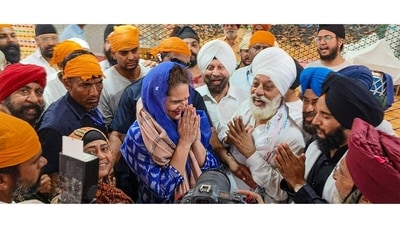 Congress leader Priyanka Gandhi interacts with people at a Gurudwara, during her election campaign in Rae Bareli, Uttar Pradesh. (PTI) Congress leader Priyanka Gandhi interacts with people at a Gurudwara, during her election campaign in Rae Bareli, Uttar Pradesh. (PTI)