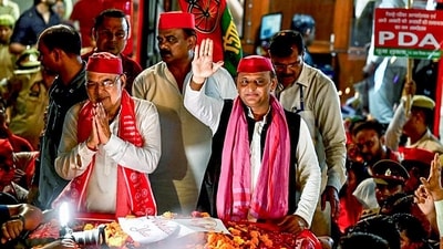 Lucknow, May 18 (ANI): Samajwadi Party (SP) chief Akhilesh Yadav holds a roadshow in support of party candidate from Lucknow, Ravidas Mehrotra ahead of the fifth phase of Lok Sabha Polls, in Lucknow on Friday. (ANI Photo) (Samajwadi Party-X) Lucknow, May 18 (ANI): Samajwadi Party (SP) chief Akhilesh Yadav holds a roadshow in support of party candidate from Lucknow, Ravidas Mehrotra ahead of the fifth phase of Lok Sabha Polls, in Lucknow on Friday. (ANI Photo) (Samajwadi Party-X)
