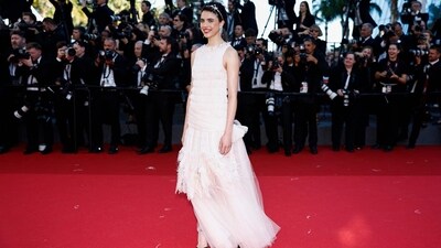 US actress Margaret Qualley stole the spotlight with her ethereal appearance on the red carpet in a mesmerising Chanel gown. Dressed in a soft shade of pink with furry embellishments all over and a bow tied around her waist, she looked simply stunning. (Photo by Sameer Al-Doumy / AFP) US actress Margaret Qualley stole the spotlight with her ethereal appearance on the red carpet in a mesmerising Chanel gown. Dressed in a soft shade of pink with furry embellishments all over and a bow tied around her waist, she looked simply stunning. (Photo by Sameer Al-Doumy / AFP)