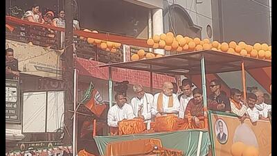 Home minister Amit Shah holding a roadshow in Amethi on May 18. (HT photo)