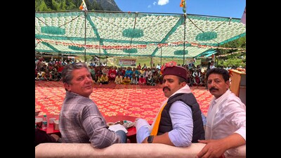 Public works department minister Vikramaditya Singh castigated his opponent Bollywood actor- turned-politician Kangana Ranaut saying that she will not be able to devote time to politics. (Aqil Khan /HT) Public works department minister Vikramaditya Singh castigated his opponent Bollywood actor- turned-politician Kangana Ranaut saying that she will not be able to devote time to politics. (Aqil Khan /HT)