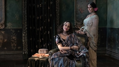 Sonakshi Sinha and Manisha Koirala starred togerther in Heeramandi.
