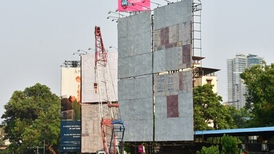 The BMC issued a notice to Central Railway (CR) and Western Railway (WR), directing them to remove all oversized hoardings within three days. (Bhushan Koyande/HT Photo) The BMC issued a notice to Central Railway (CR) and Western Railway (WR), directing them to remove all oversized hoardings within three days. (Bhushan Koyande/HT Photo)