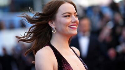 Emma sure looked stunning in her shimmery rust-coloured dress and her auburn hair flowing in the wind. (Scott A Garfitt/Invision/AP) Emma sure looked stunning in her shimmery rust-coloured dress and her auburn hair flowing in the wind. (Scott A Garfitt/Invision/AP)