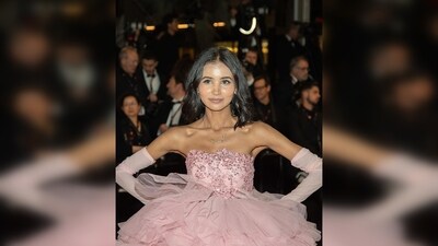 Nancy Tyagi's stunning gown, weighing 20kg and requiring 1,000 meters of fabric, was meticulously crafted over 30 days. Her ensemble is a testament to creativity and talent in the fashion industry. Nancy Tyagi's stunning gown, weighing 20kg and requiring 1,000 meters of fabric, was meticulously crafted over 30 days. Her ensemble is a testament to creativity and talent in the fashion industry.