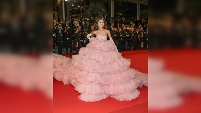 A video clip of Nancy Tyagi interacting with foreign media in Hindi went viral on social media and received appreciation from Sonam Kapoor, Uorfi Javed, and Kusha Kapila. A video clip of Nancy Tyagi interacting with foreign media in Hindi went viral on social media and received appreciation from Sonam Kapoor, Uorfi Javed, and Kusha Kapila.