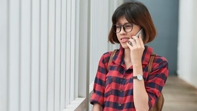 Do not take phone calls while sitting, instead get up and start walking as you talk. You can do this both at workplace and home. (Freepik) Do not take phone calls while sitting, instead get up and start walking as you talk. You can do this both at workplace and home. (Freepik)