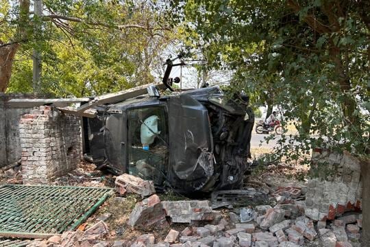The Isuzu pickup that overturned after the Ford Endeavour hit it on the Patiala-Bhadson road on Saturday. Both occupants of the Isuzu are hospitalised with injuries. (HT Photo) The Isuzu pickup that overturned after the Ford Endeavour hit it on the Patiala-Bhadson road on Saturday. Both occupants of the Isuzu are hospitalised with injuries. (HT Photo)