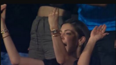 Anushka Sharma made a gesture with her hands at the RCB vs DC match. She was seen in a black T-shirt and pants. Anushka Sharma made a gesture with her hands at the RCB vs DC match. She was seen in a black T-shirt and pants.