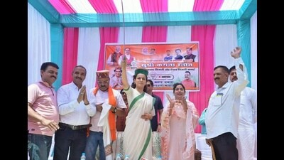BJP candidate Kangna Ranaut during a rally at Balah in Mandi on Sunday. (HT PHOTO) BJP candidate Kangna Ranaut during a rally at Balah in Mandi on Sunday. (HT PHOTO)