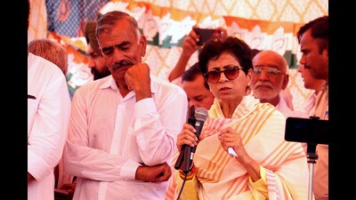 Congress candidate Selja Kumari addressing gathering during election campaign in Sirsa ,Haryana. (Sanjeev Kumar/HT) Congress candidate Selja Kumari addressing gathering during election campaign in Sirsa ,Haryana. (Sanjeev Kumar/HT)