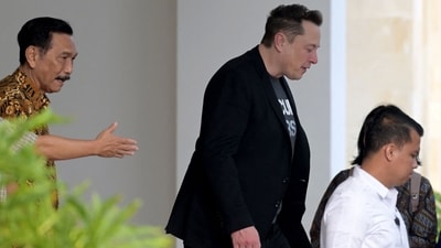 Tech billionaire Elon Musk walks with Indonesia's Coordinating Minister of Maritime and Investment Affairs Luhut Binsar Pandjaitan during his arrival at Ngurah Rai International airport in Denpasar on Indonesia's Bali island. (AFP) Tech billionaire Elon Musk walks with Indonesia's Coordinating Minister of Maritime and Investment Affairs Luhut Binsar Pandjaitan during his arrival at Ngurah Rai International airport in Denpasar on Indonesia's Bali island. (AFP)